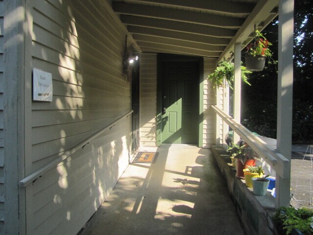 Building Photo - 119 Bay St