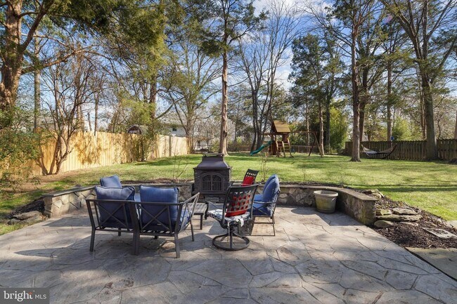 Patio/Jardín trasero - 8409 Morey Ln