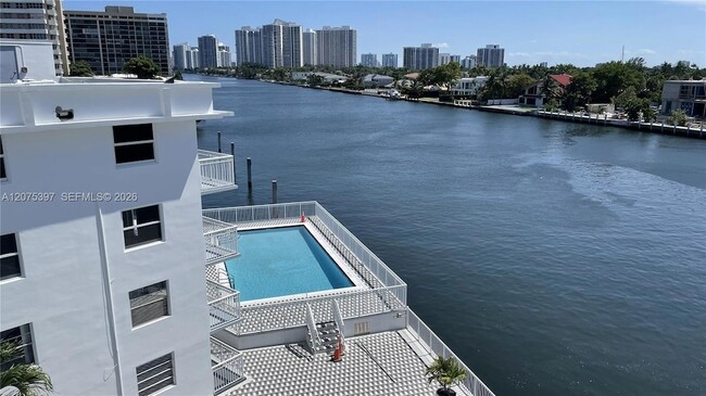 Foto del edificio - 1913 S Ocean Dr