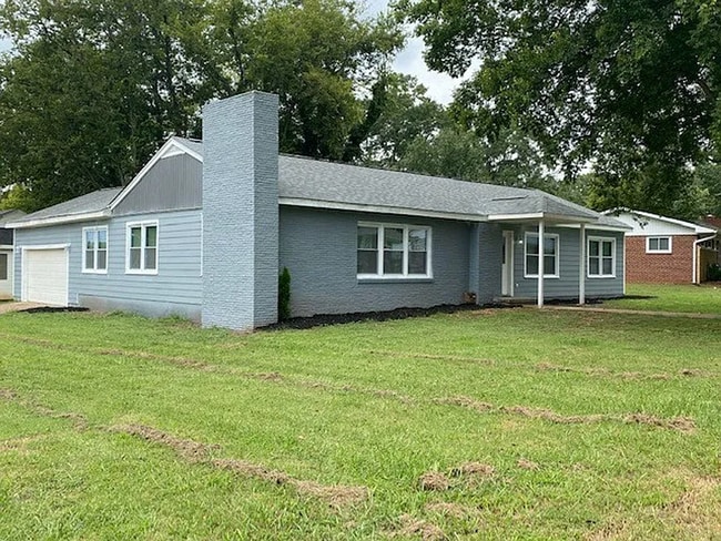 Building Photo - 108 Village Dr