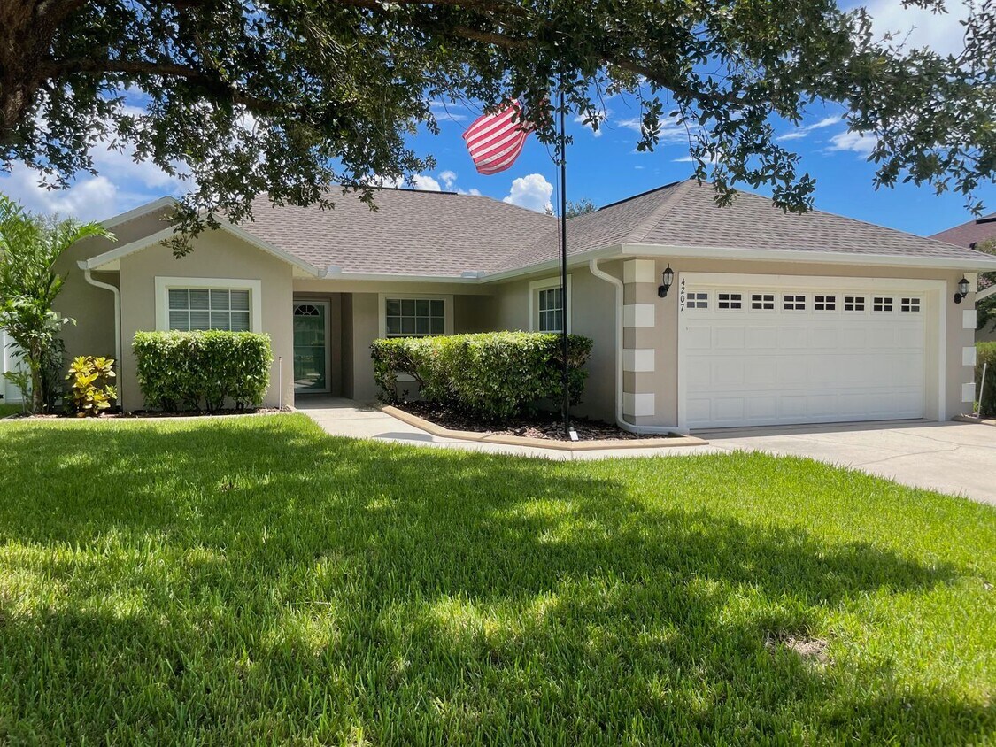Primary Photo - Beautiful 3/2 Fenced in Single Family Home...