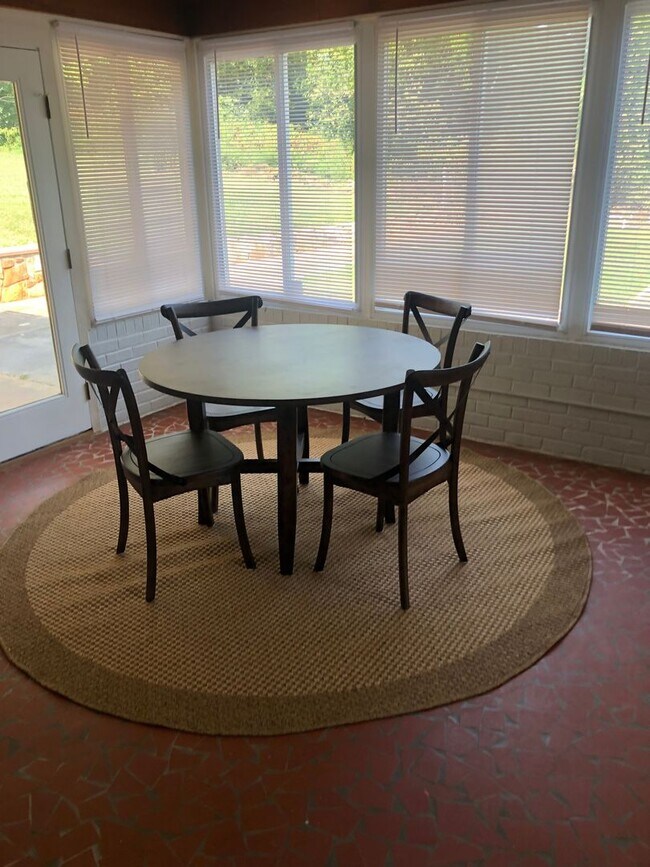 Foto del edificio - 1457 Brookwood Drive