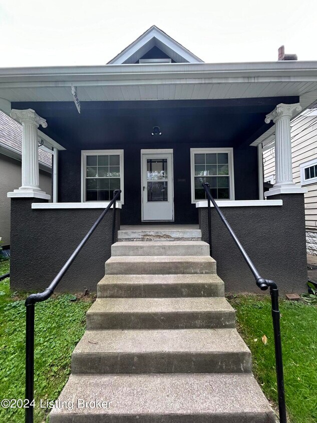 Primary Photo - 2052 Midland Ave