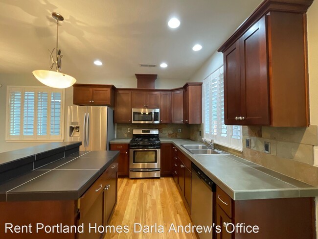 Building Photo - 3 br, 2.5 bath House - 3057 SW 173rd Ave.