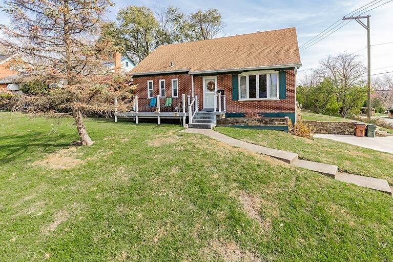Primary Photo - 256 Clover Ridge Ave