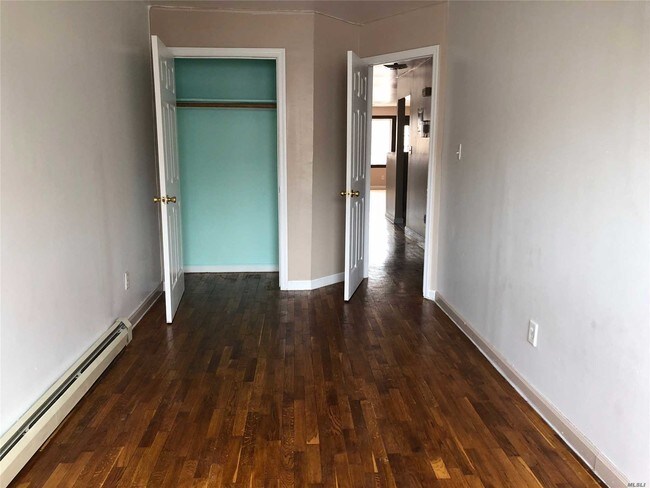 Building Photo - 993 Halsey St