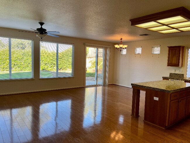 Building Photo - 776 Alpine St