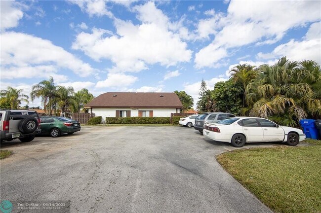 Building Photo - 7863 Tam Oshanter Blvd