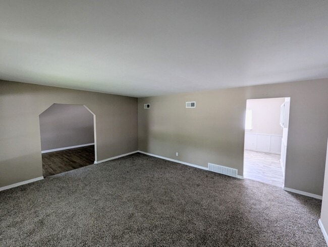 Building Photo - Room to Dream: Spacious 3-Bed in Spanish Lake