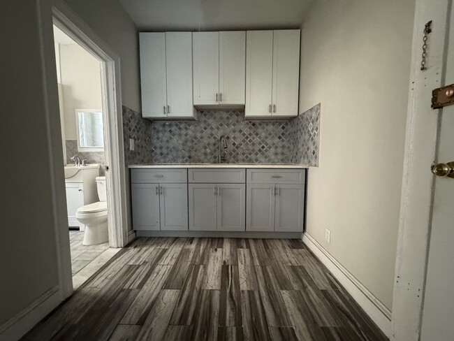 165 W 5th St 1 - 169 W 5th St