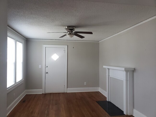 Foto del edificio - 12 Eastlan Dr