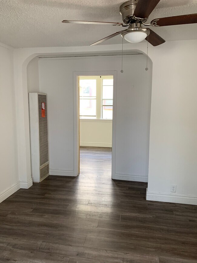 Foto del edificio - 1440 S Cochran Ave