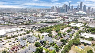 Building Photo - 318 Ennis St