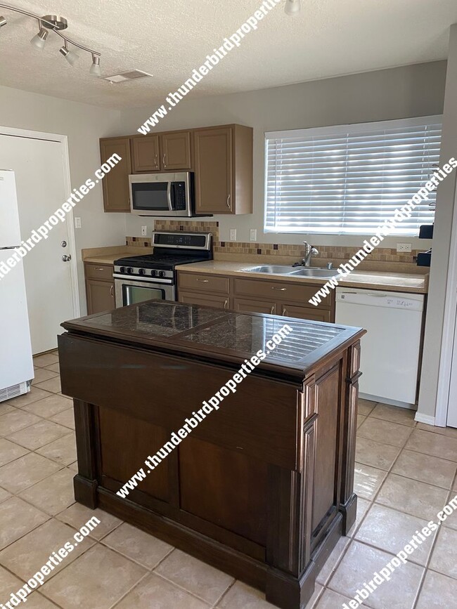 Building Photo - 6505 Sonrisa Pl NE