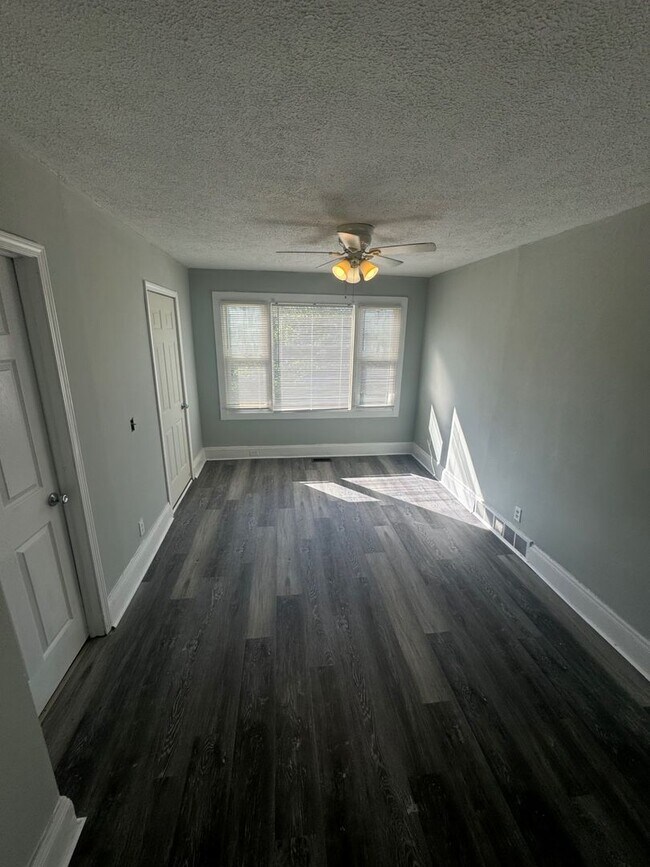 Foto del edificio - 15786 Mandalay Ave