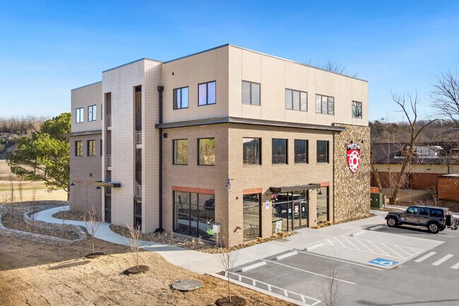 Building Photo - 10 Riordan Rd