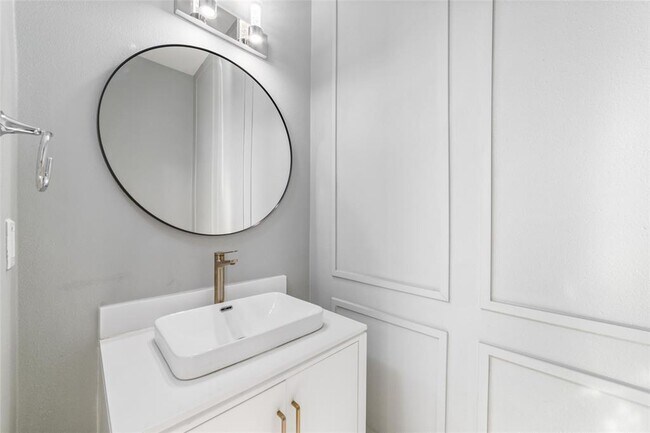 Foto del edificio - 821 W 25th St