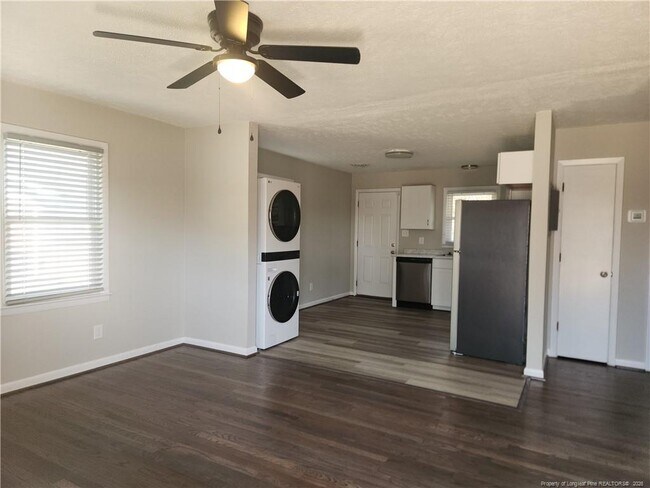 Building Photo - 417 Windermere Dr