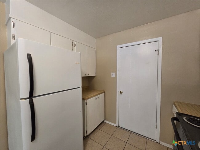 Building Photo - 606 Westview Cir