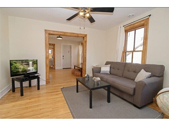 Foto del edificio - 1211 5th St NE