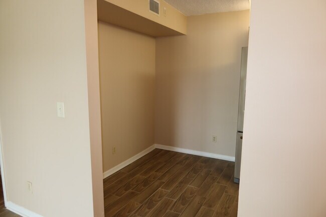Foto del edificio - 8213 Sun Spring Cir