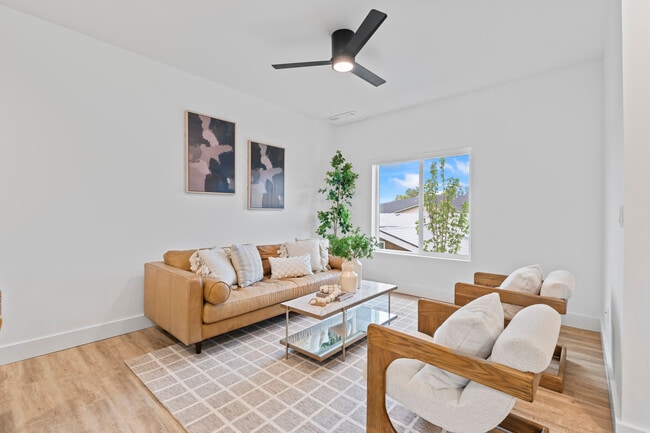 Área de estar - 1011 Orchard, Boise, ID 83705 — UPTOWN CONDOS