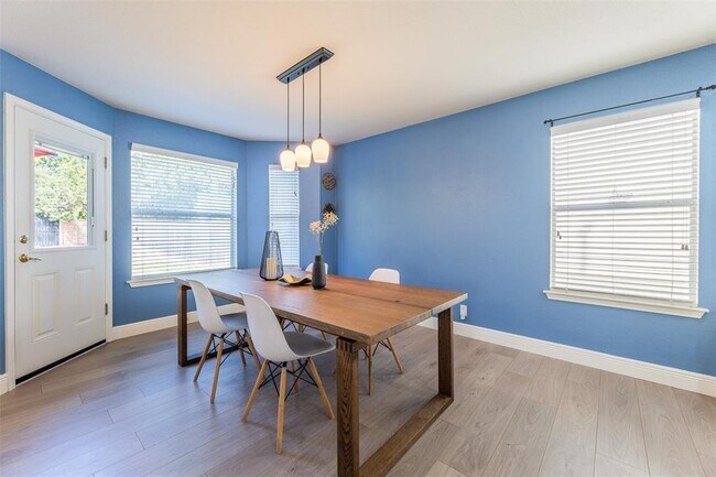 Building Photo - 336 Celery Loop