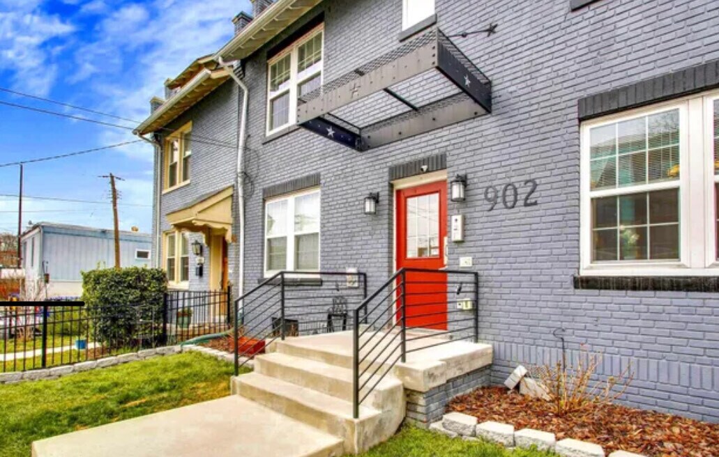 Primary Photo - 902 Evarts St NE