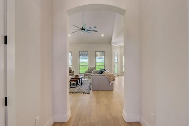 Building Photo - 1007 Meadow Wood Ter