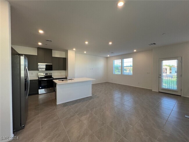 Building Photo - 9316 Botanic Heaven Ave