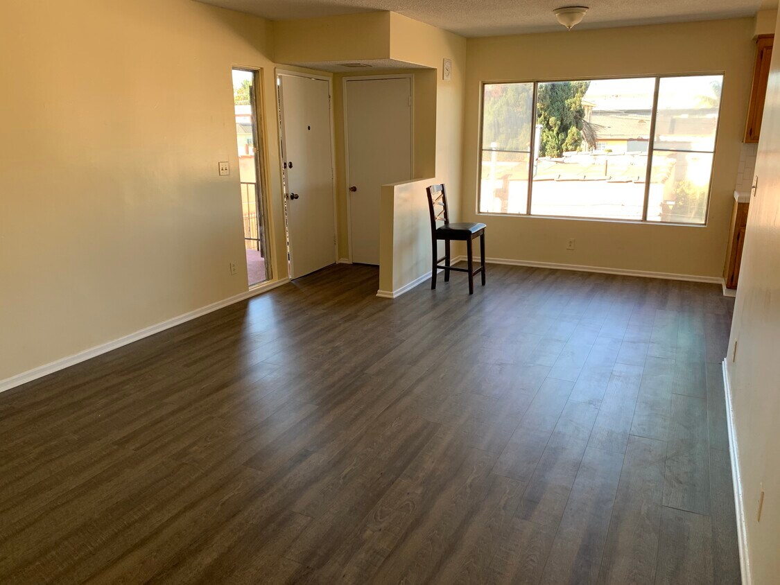 Living Room - 1647 W 80th St