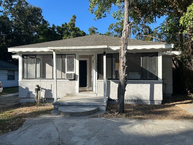 Foto del edificio - Cozy 3 bedroom, 1 bath for rent near downt...