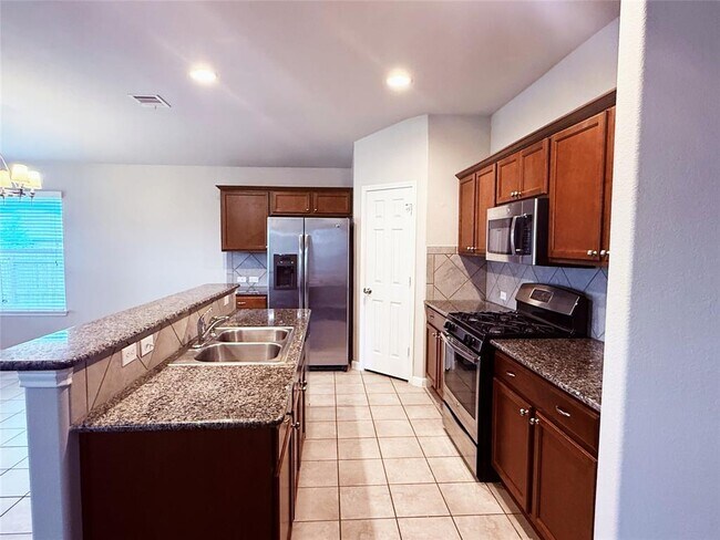 Building Photo - 545 Goddard
