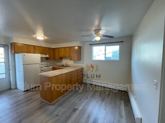 Building Photo - 205 Knowles St