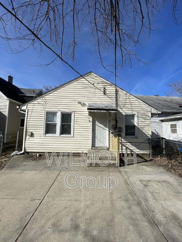 Photo - 2733 N Lasalle St House