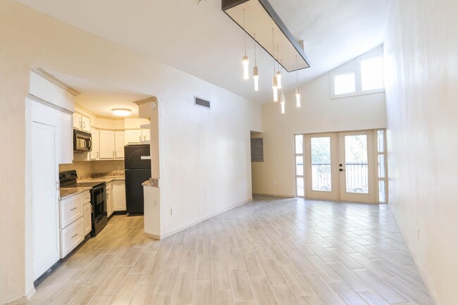 Building Photo - 3655 Atrium Dr