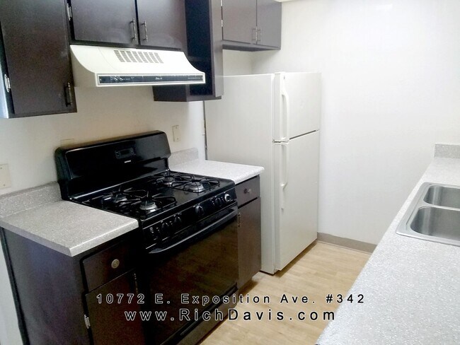 Foto del edificio - * 2 bed, 1 bath, Cherry Creek schools, Gre...