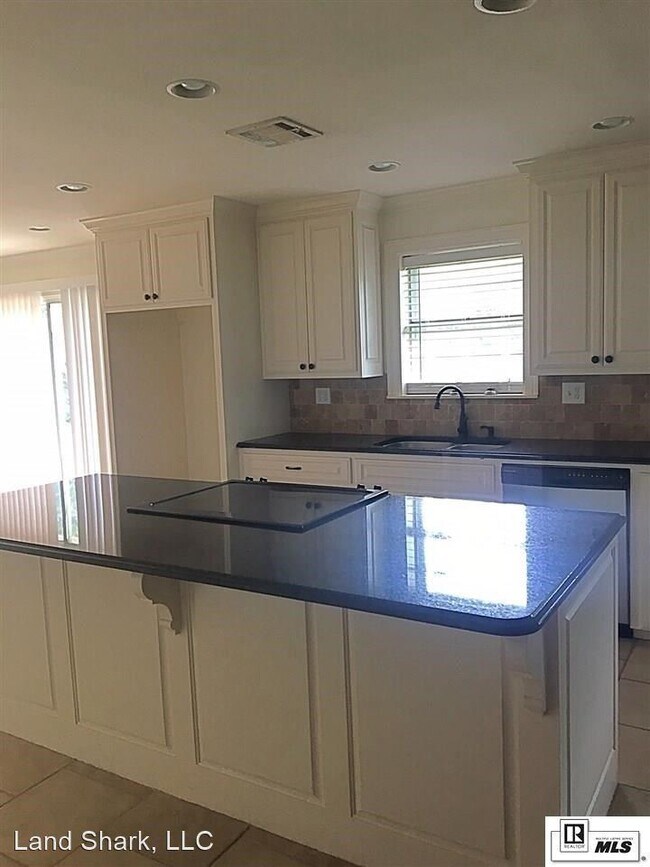 Building Photo - 3 br, 2 bath House - 2106 Park Avenue