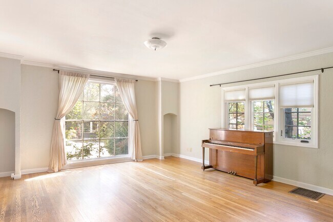 Foto del edificio - 2425 NE Fremont St
