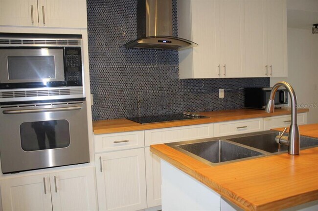 Foto del edificio - 8903 Ripken Ln