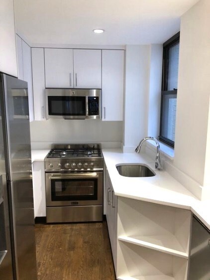 Primary Photo - 201 W 58th St