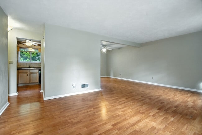 Building Photo - 560 Monticello Dr