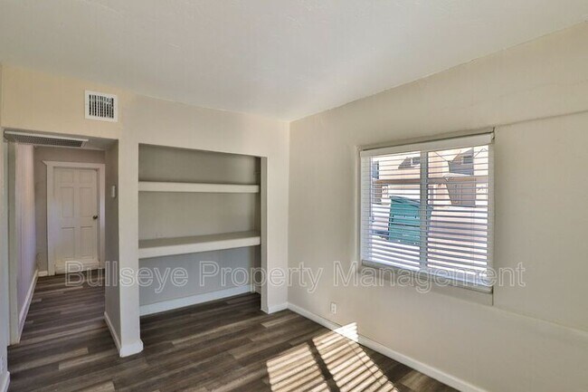Building Photo - 102 E Hatcher Rd