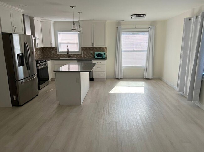 Building Photo - UPDATED 3bd/1ba HOUSE FOR RENT WITH PRIVAT...