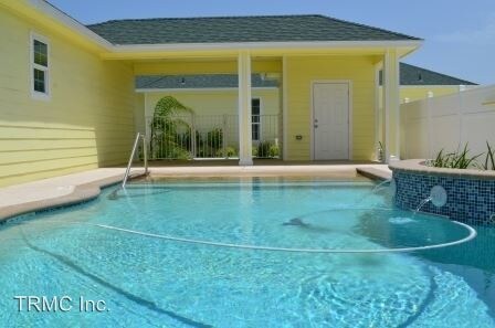 Foto principal - 14202 Ambrosia St