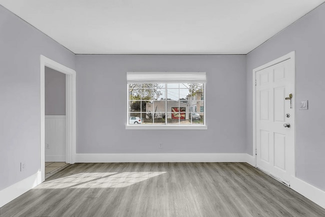 Building Photo - 840 55th St