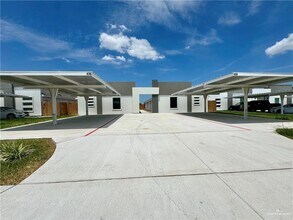 Building Photo - 15 Acacia St