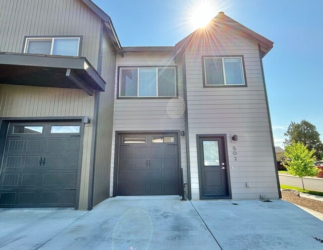 Building Photo - 502 NW 28th Ct