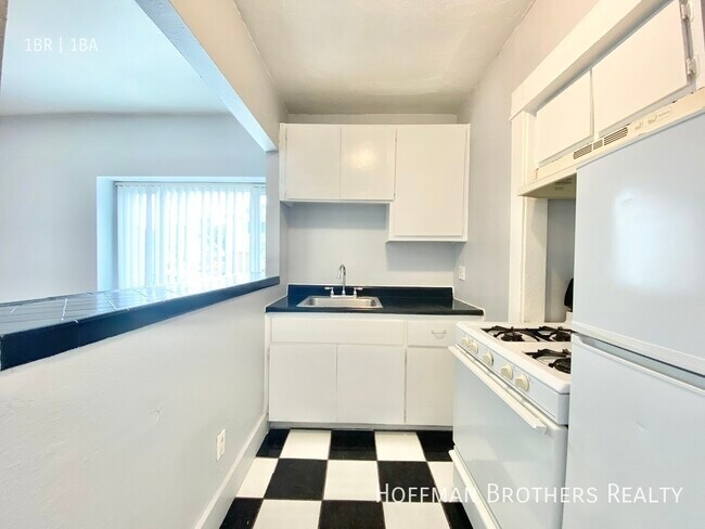 Foto del edificio - 1128 Raymond Ave