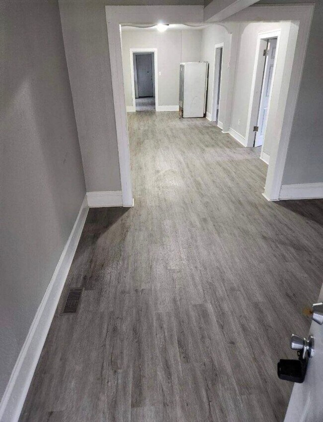 Foto del edificio - 3 bed 1 bath